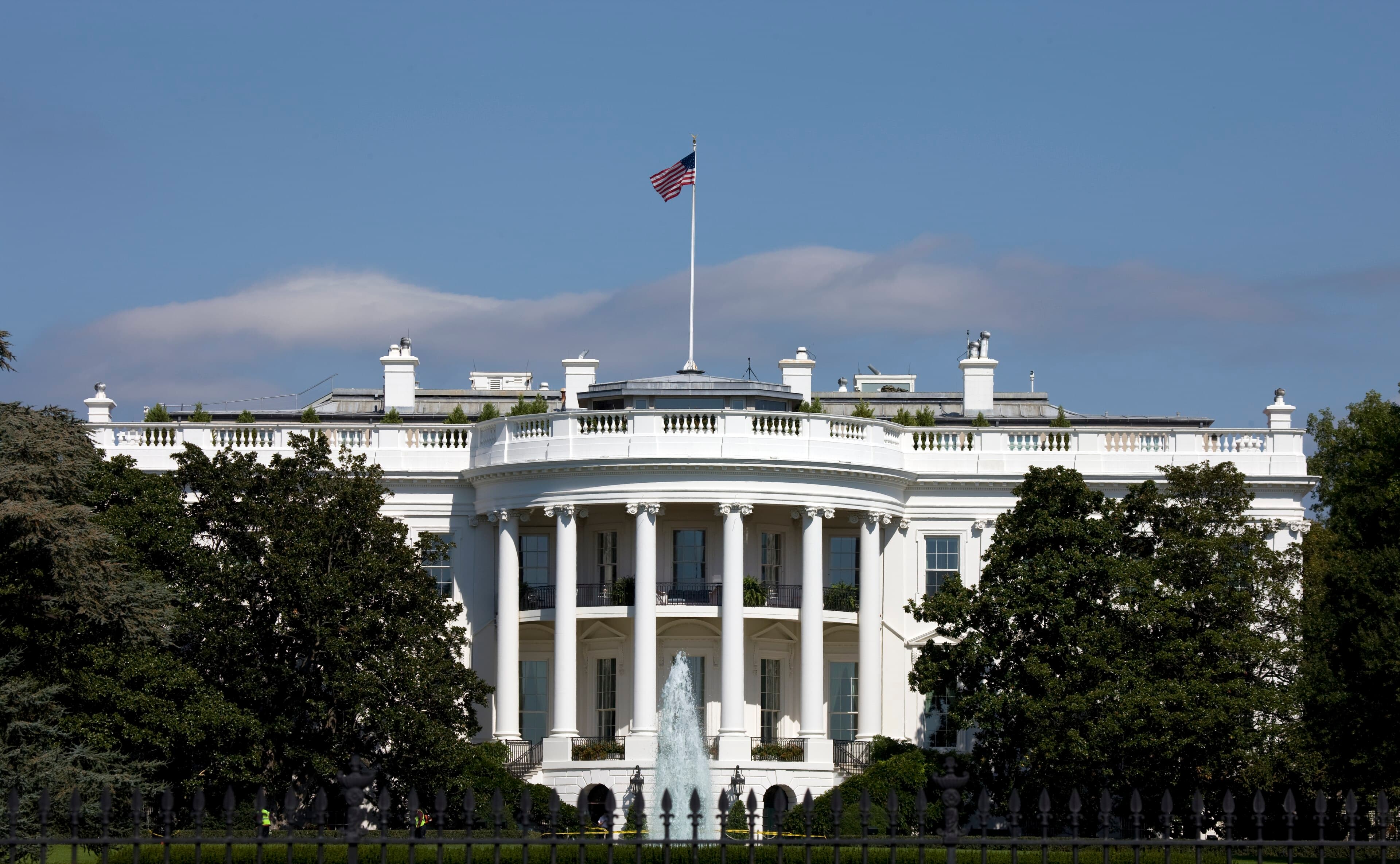 The White House seen from the south, with the flag flying and the fountain running